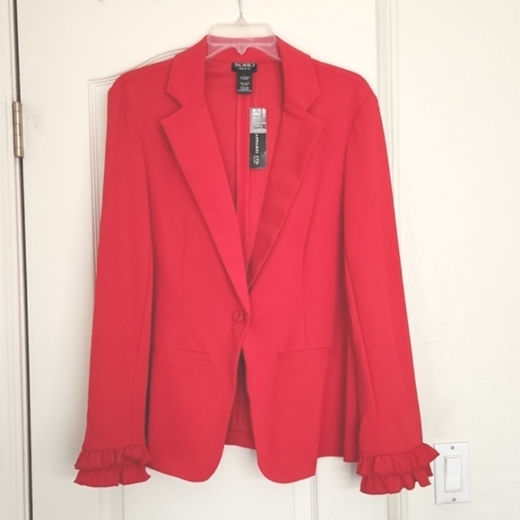 🌻 Soho Apparel Ltd. Ruffle Cuff Red Blazer. Size L - Picture 7 of 8